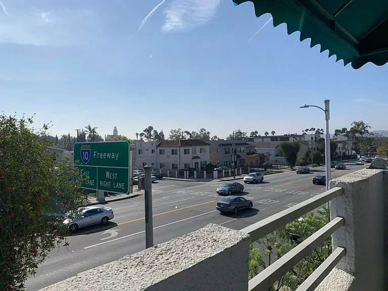 2251 Crenshaw Blvd Residences — Photo 13