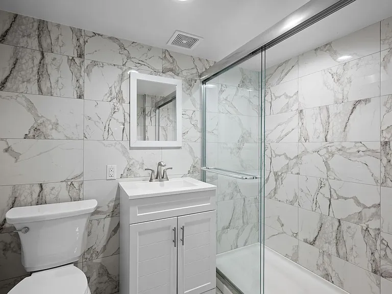 1028 W Chelan Ave — Photo 27
