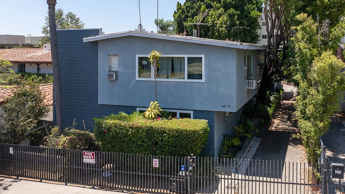 Building Photo - 1479 N Havenhurst Dr #2