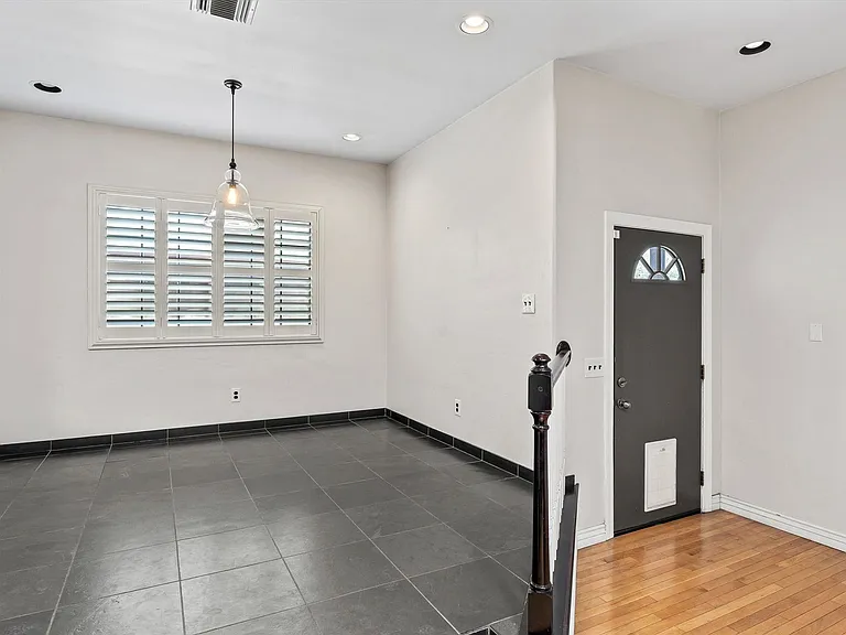 2727 E 6th St — Photo 15