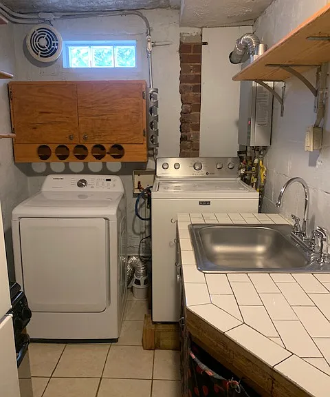 Kitchen (includes refrigerator/freezer, oven/stove, dishwasher, and washer/dryer)