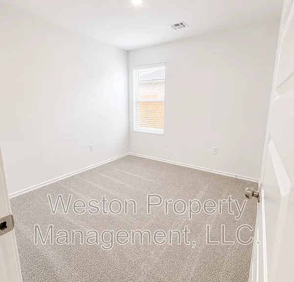 16209 Harvester Dr — Photo 10