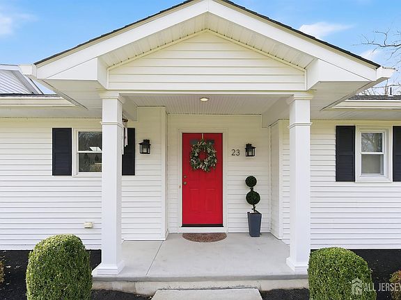 5th image of 23 Cranbury Neck Rd