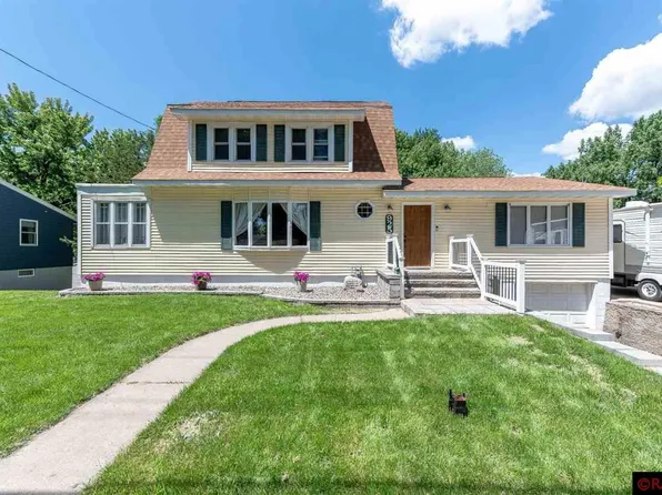 925 Sherman St, North Mankato, MN 56003