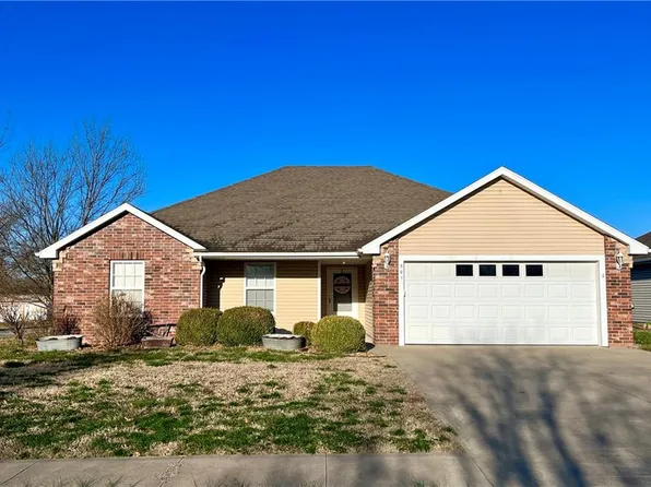 501 N Webster St, Nevada, MO 64772