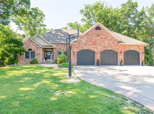 17788 Oakbrook Pl, Brighton, IL 62012