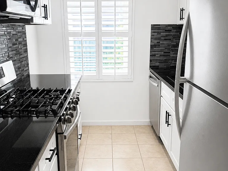 103 N Hayworth Ave #3 — Photo 4