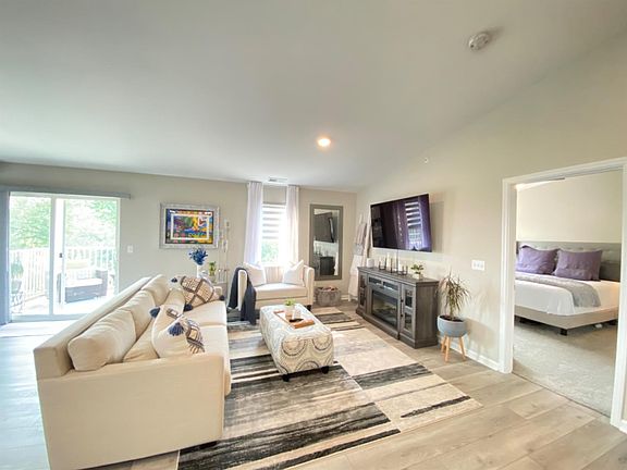 5th image of 3483 Chestnut Park Unit 201