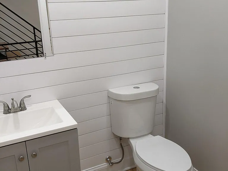 922 Catharine St — Photo 29