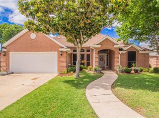 7829 Old Hickory Dr, North Richland Hills, TX 76182