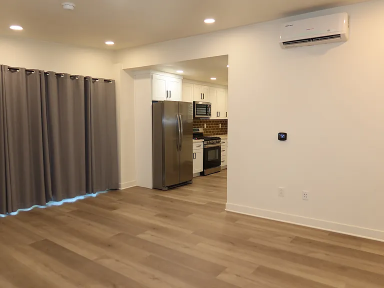 1322 Campus Ave — Photo 6