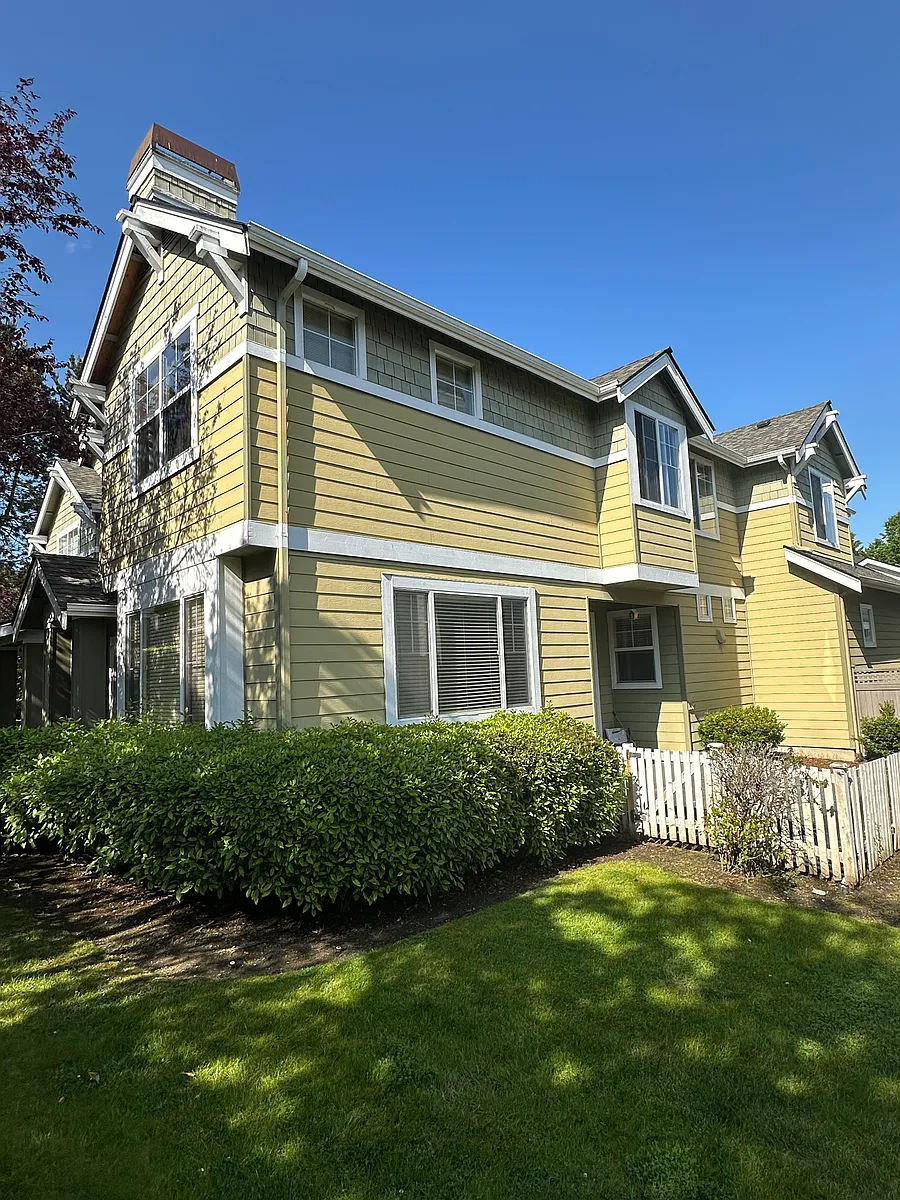 Building Photo - 18866 NE 63rd Way #103