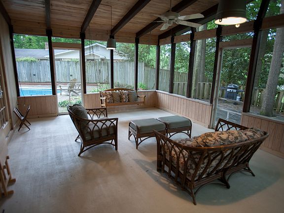 4th image of 2088 Elaine Cir