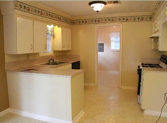 5th image of 160 Knollwood Dr
