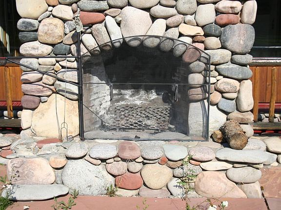 Outdoor fireplace