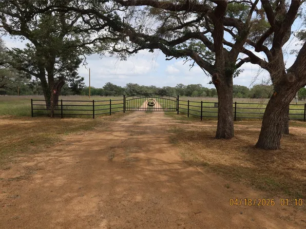 1052 Rail Head Rd, Columbus, TX 78934