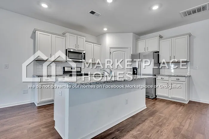 1027 Park View Dr — Photo 7
