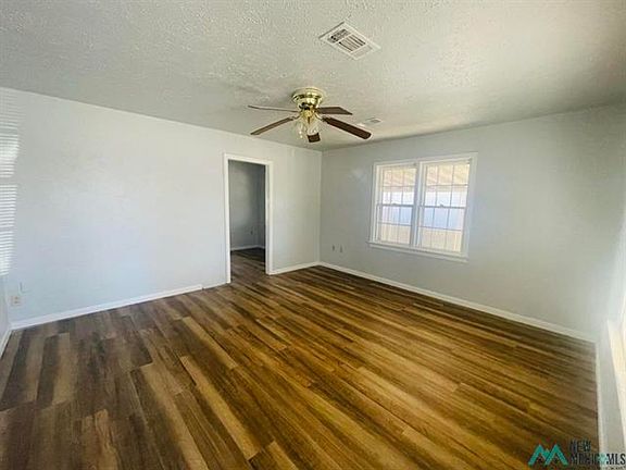 5th image of 111 S Avenue F