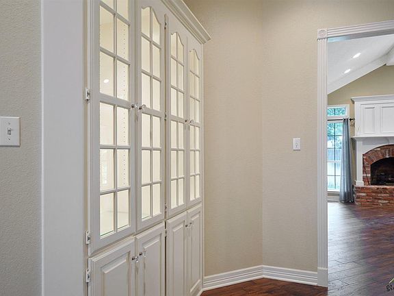 5th image of 3307 Oak Knoll Dr