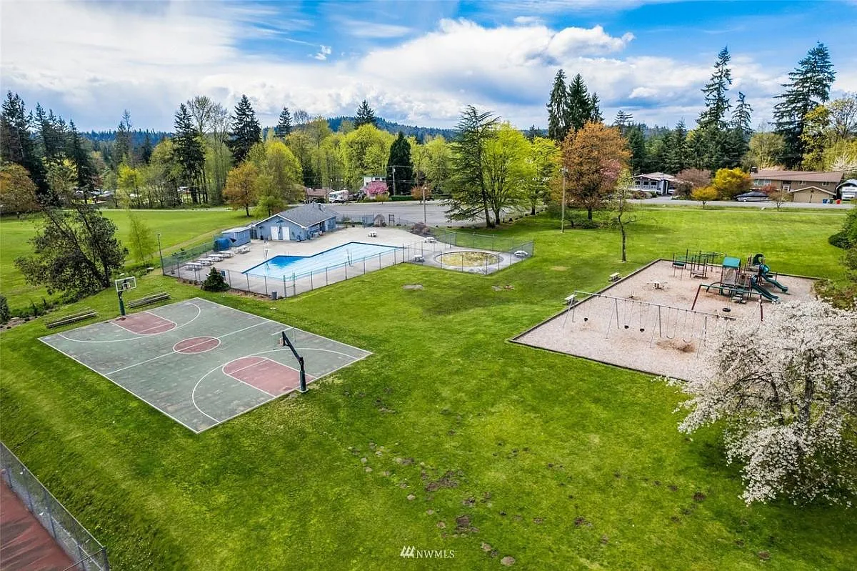20605 SE 159th St photo 1