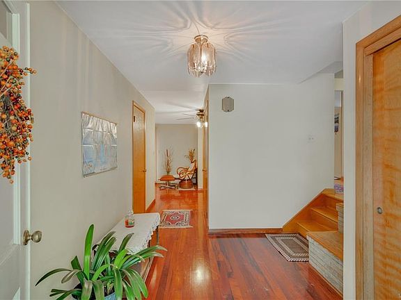 3rd image of 42 Mahogany Dr