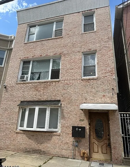 212 Beacon Ave — Photo 1
