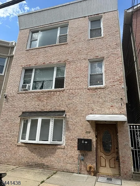 212 Beacon Ave