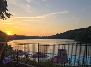 3147 Black Swan Dr, Shawnee, KS 66216
