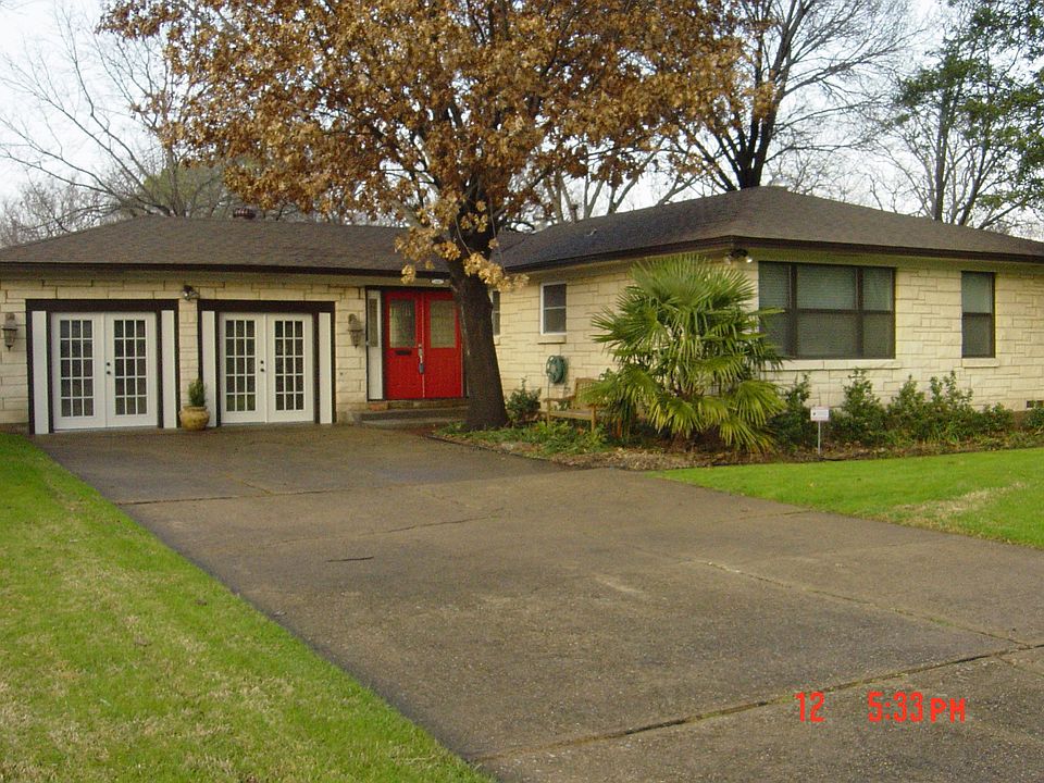 1st image of 111 E Holland Dr