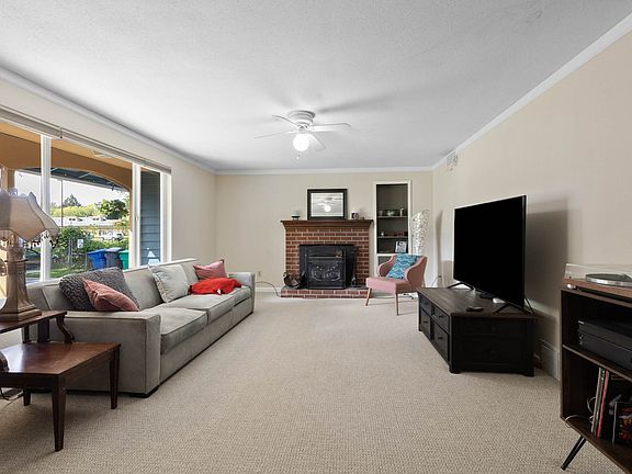 5th image of 2104 Quince St NE