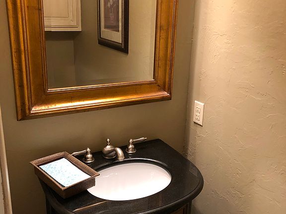 GUEST 1/2 BATH