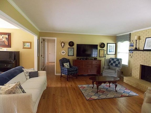 4th image of 350 Willowbrook Dr SE