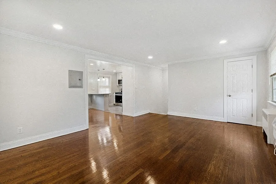 Baltusrol Apartments — Photo 2