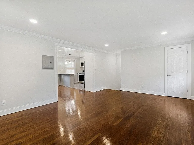 Baltusrol Apartments — Photo 2