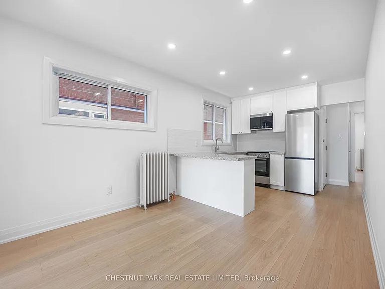 54 McNairn Ave #UPPER — Photo 9