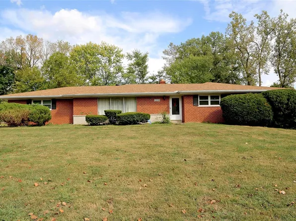 12250 Kimbrough Dr, Florissant, MO 63033