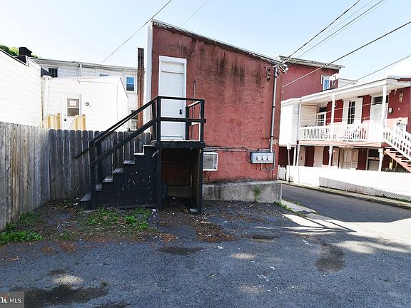 3rd image of 701 W Market St
