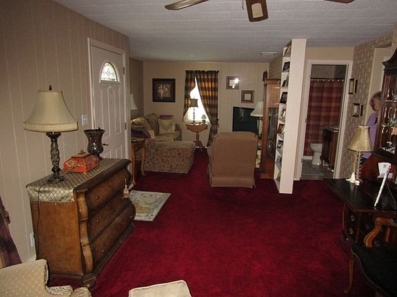 LIVING ROOM OVERVIEW