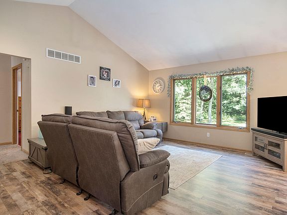 5th image of 9778 Aspen Meadow Dr