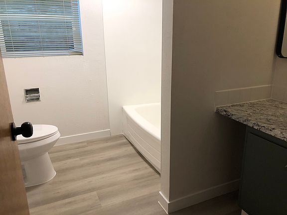 5th image of 1735 NE Wheatland Dr APT A