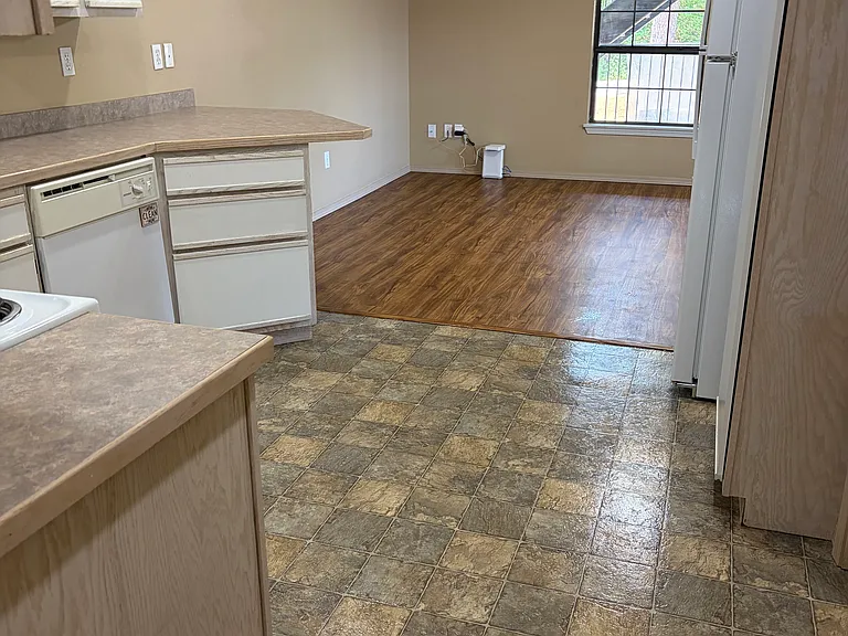 720 N Lindell Ave — Photo 28