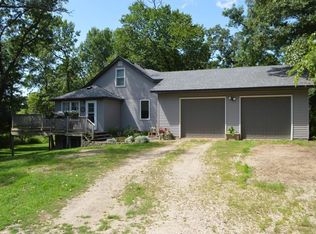110 Oakview Dr NW, New London, MN 56273