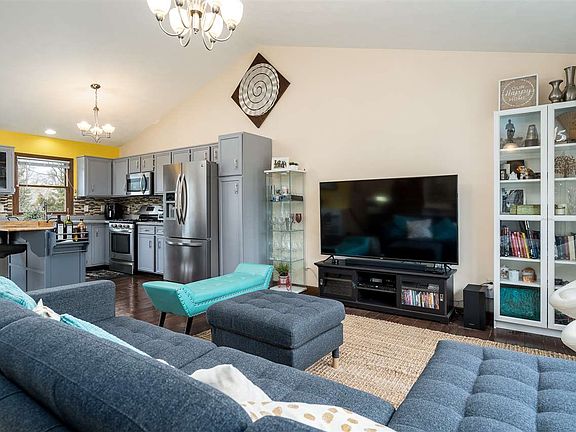 2nd image of 7427 Ashton Villa