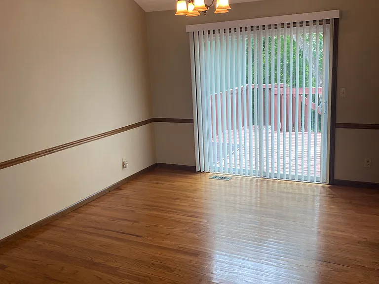 1501 Medinah Rd — Photo 9