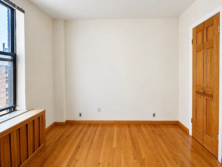250 W 100th St #302 — Photo 3