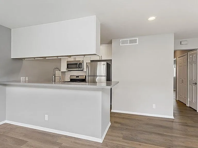 1216 S Corning St — Photo 11