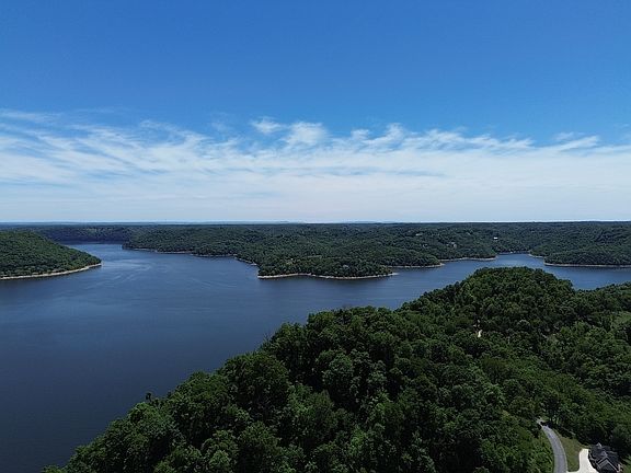3rd image of 705 Harbor Pointe Dr #95