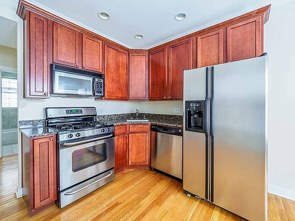 3rd image of 3246 N Clifton Ave #W1