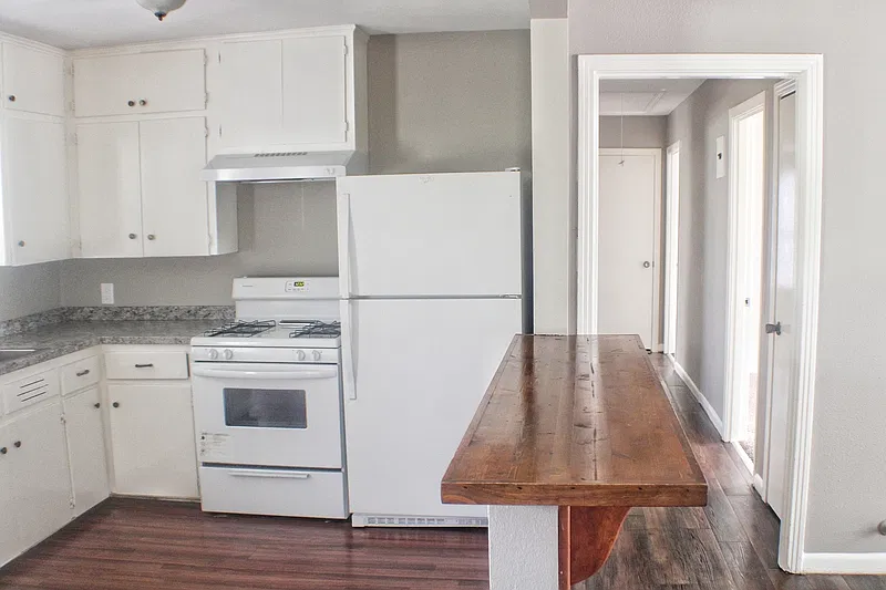 3 bed, 1.0 bath, 1300 sqft, $1,395 — Photo 4