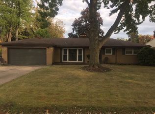 38472 Newcastle Dr, Clinton Township, MI 48036